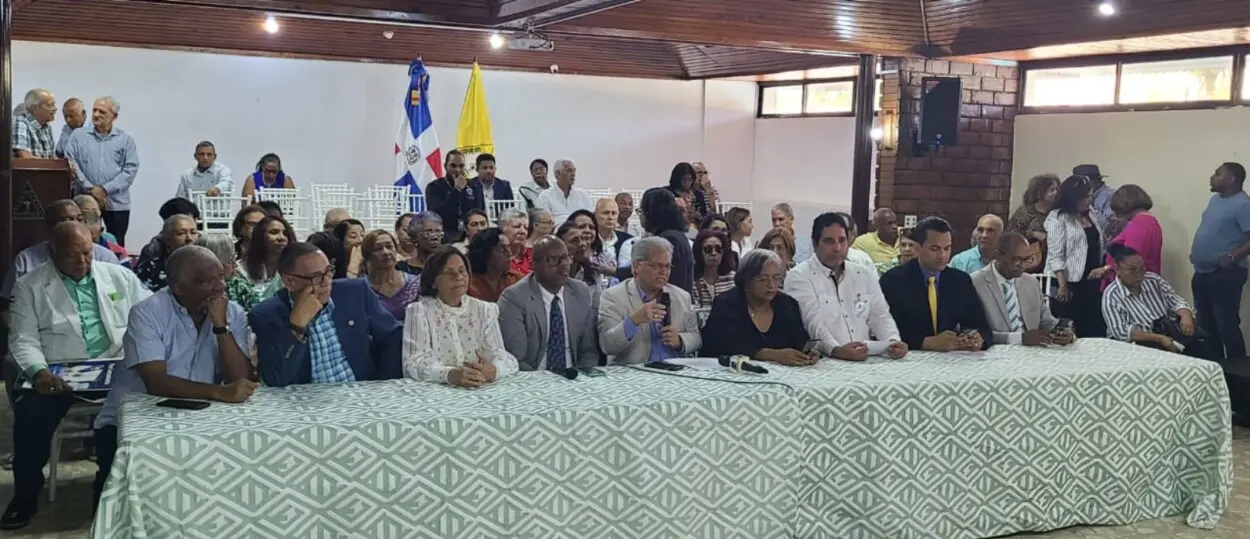Ya es oficial: Gobierno aumentará hasta un 50 % los salarios de los médicos pensionados