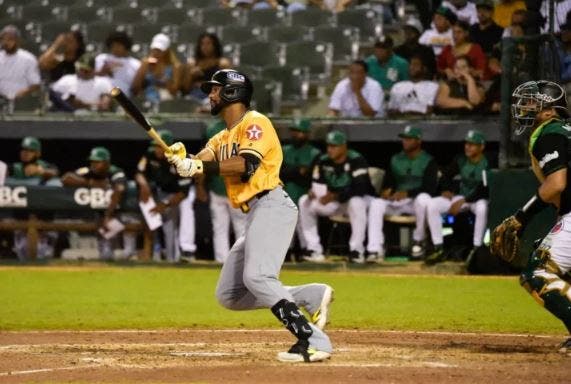 Águilas siguen en la cima pese a mal trabajo de sus lanzadores