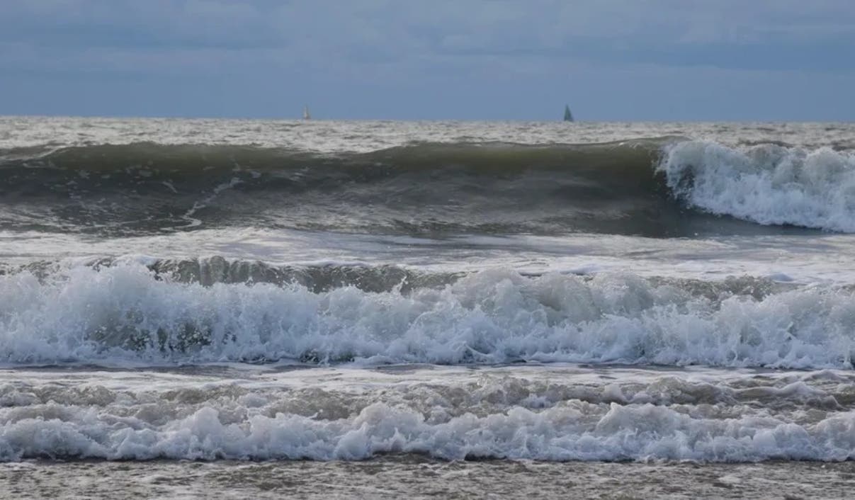 Cierran playas PP por fuertes oleajes