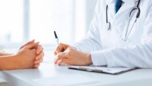 La salud en riesgo: estadounidenses preocupados por costos crecientes