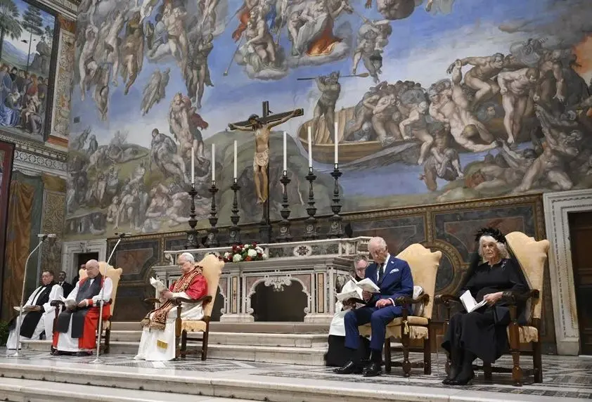 El papa León XIV y Carlos III protagonizan histórica oración ecuménica en la Capilla Sixtina