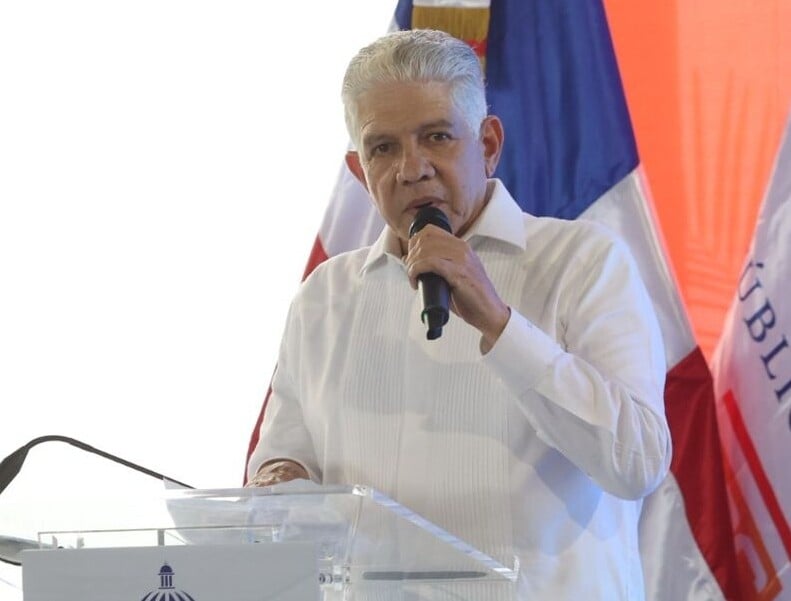 Eduardo Estrella admite rezago de más de 20 años en mantenimiento de puentes en RD