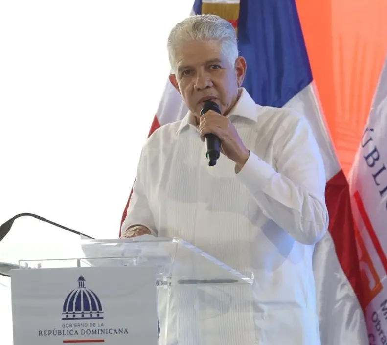 Luis Abinader inaugura paso desnivel Pintura con inversión de RD$2,000 millones
