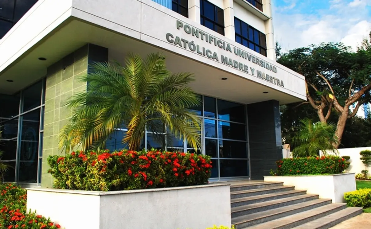 PUCMM advierte fallas graves en las Pruebas Nacionales: solo 22 % de estudiantes logra resultados satisfactorios