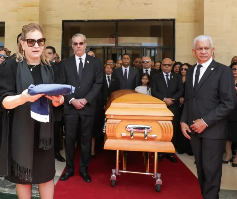Honores y reconocimiento en el último adiós a Vicente Sánchez Baret