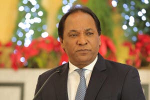 Funcionario justifica despidos para colocar militantes de su partido Funcionario justifica despidos para colocar militantes de su partido