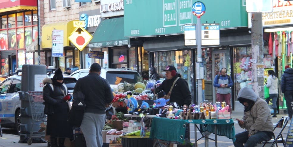 Vendedores ambulantes Alto Manhattan en alerta por advertencia ICE continuará redadas