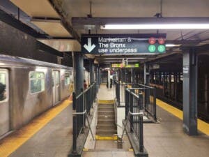 Terror en el metro de Brooklyn: Atacante desconocido hiere a pasajeros en el rostro