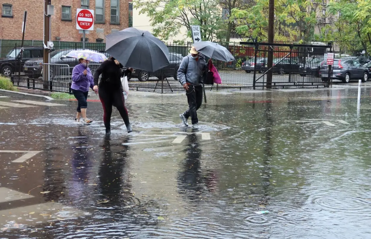 Lluvias y vientos azotan NY: Dominicanos entre los afectados