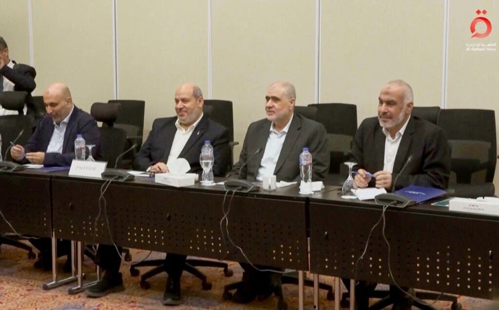 En la imagen, Khalil al-Hayya, alto funcionario de Hamás y principal negociador, participa en una reunión en Sharm el-Sheij, Egipto, tras la aceptación parcial por parte de Israel y Hamás del plan de alto el fuego propuesto por la administración del presidente Donald Trump. Crédito: Al-Qahera News vía AP.