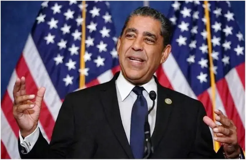 Adriano Espaillat asegura que ataques de Trump en el Caribe son “irresponsables” e “ilegales”