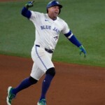 Azulejos pierden a Springer por fractura; suben a Eloy Jiménez