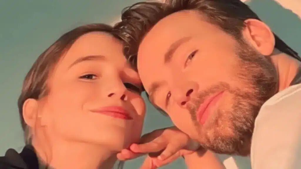 Chris Evans y Alba Baptista celebran el nacimiento de su primera hija, Alma Grace