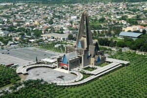 Higüey: Nuevos proyectos turísticos embellecen la Basílica y el Parque de La Mujer