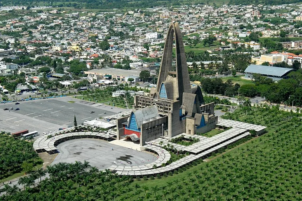Higüey: Nuevos proyectos turísticos embellecen la Basílica y el Parque de La Mujer
