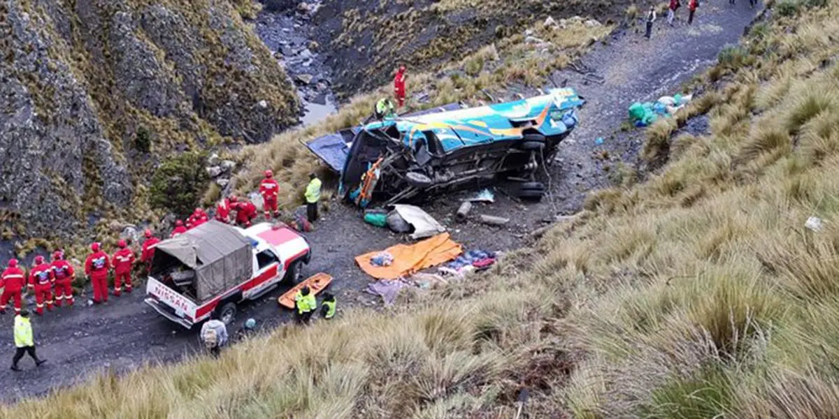 Desgarrador accidente de autobús en Bolivia deja al menos 15 personas fallecidas