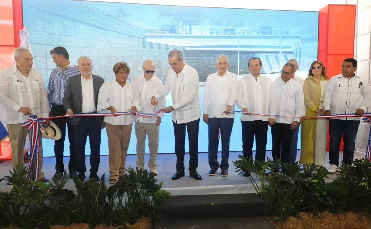 Luis Abinader inaugura paso desnivel Pintura con inversión de RD$2,000 millones