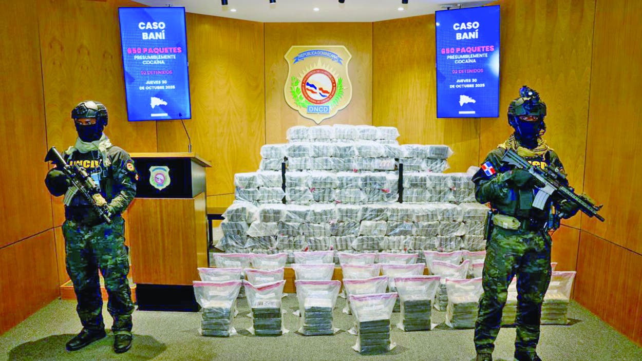 Autoridades incautan 650 paquetes de presunta cocaína en operación conjunta en costas de Baní