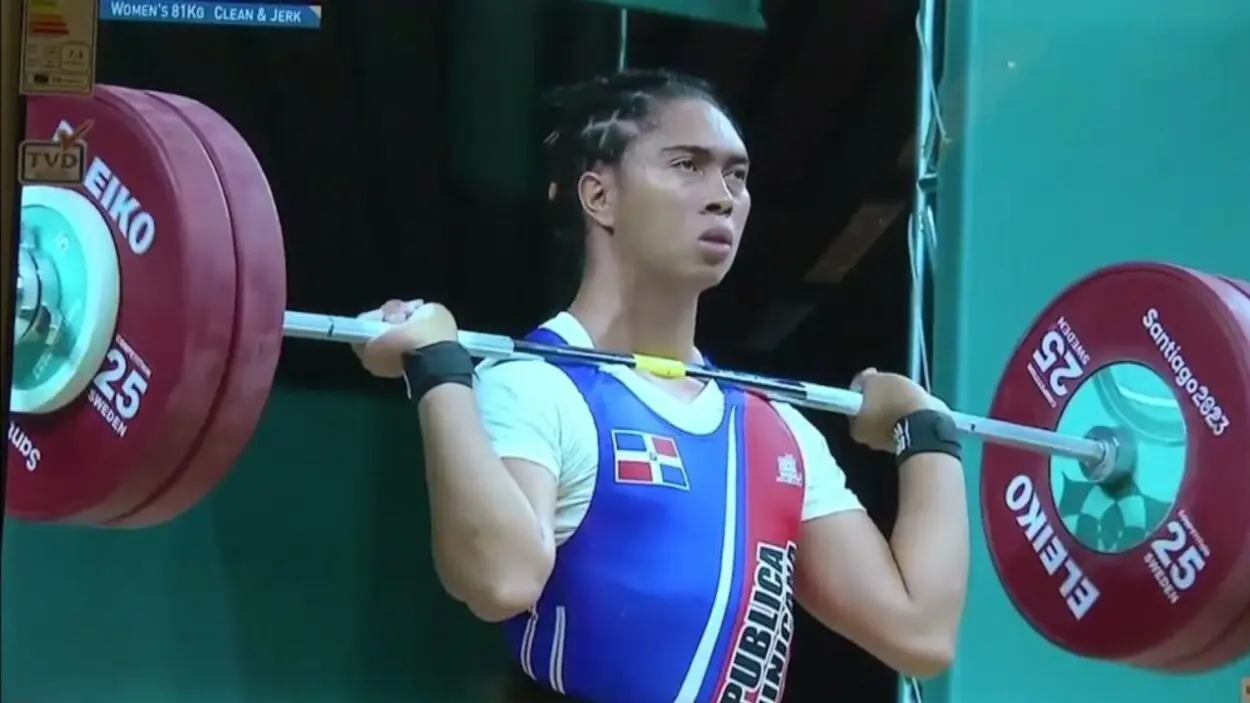 Dominicana Mejía se corona nueva campeona del mundo de arrancada en 86 kilos