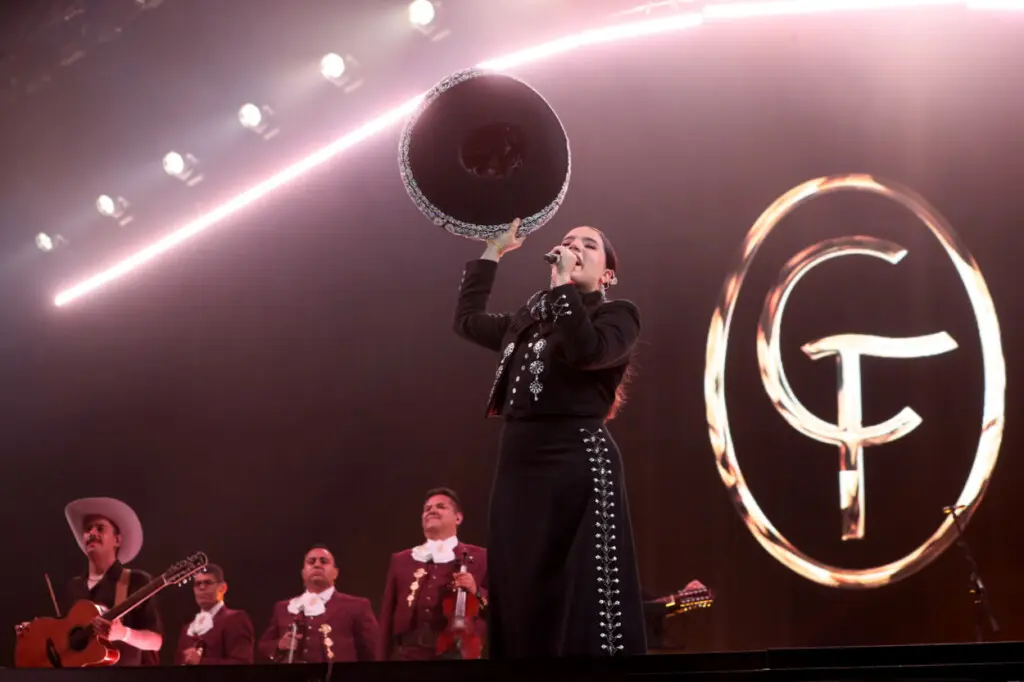 'De Rey a Rey': Alejandro Fernández rinde homenaje a su padre en México