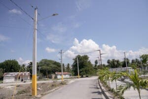 Gobierno entrega proyectos de electrificación rural en Bánica, Villa Jaragua y Tamayo