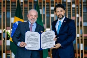 Embajador Takata presenta credenciales y fortalece la amistad con Brasil
