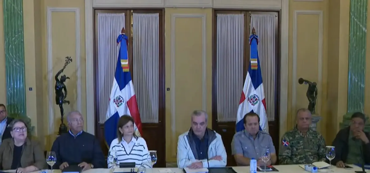 Gobierno mantiene suspensión laboral y docente por efectos de la tormenta Melissa; 12 provincias en alerta roja