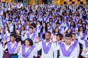 El ISFODOSU celebra investidura 2025 con más de mil graduados de excelencia