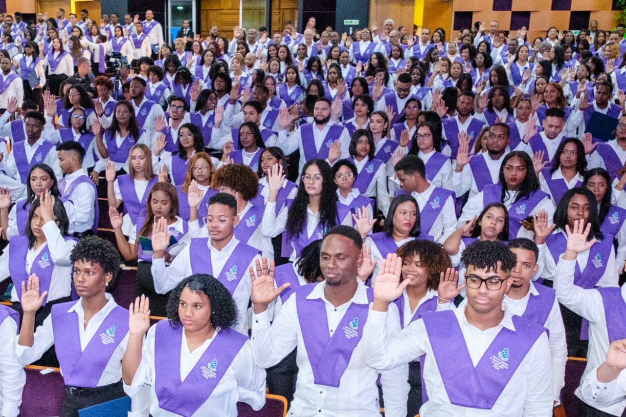 El ISFODOSU celebra investidura 2025 con más de mil graduados de excelencia