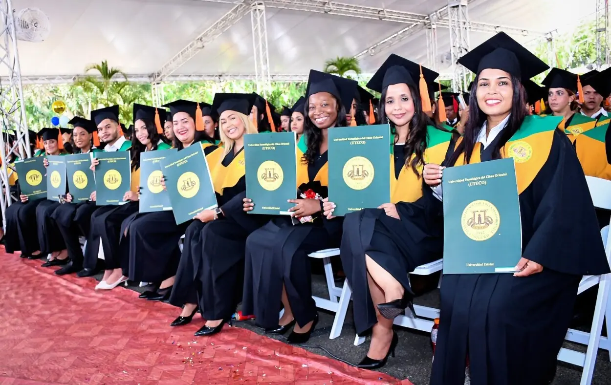 UTECO gradúa 568 nuevos profesionales en su 45ª ceremonia ordinaria