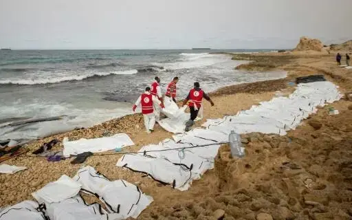 Hallan 61 cadáveres de migrantes en el oeste de Libia en las últimas dos semanas