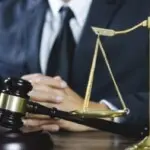 Hombre mata un juez en pleno juicio por un litigio en Albania
