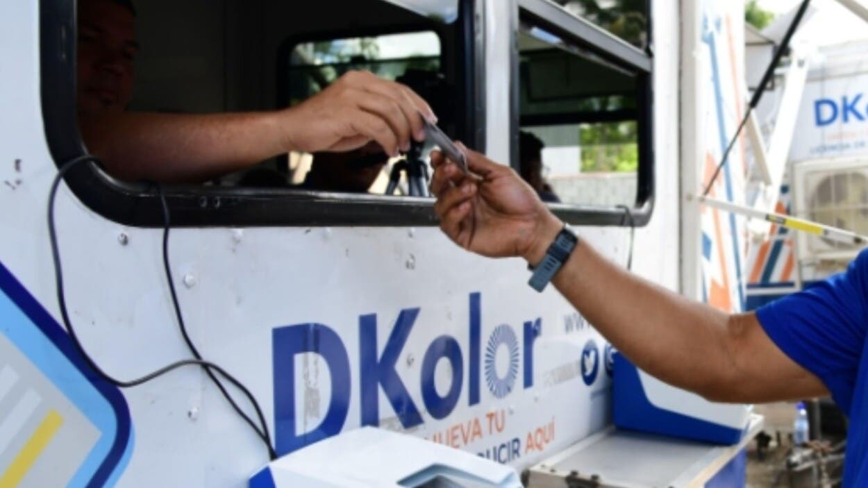 INTRANT firma contrato con nuevo consorcio para licencias de conducir