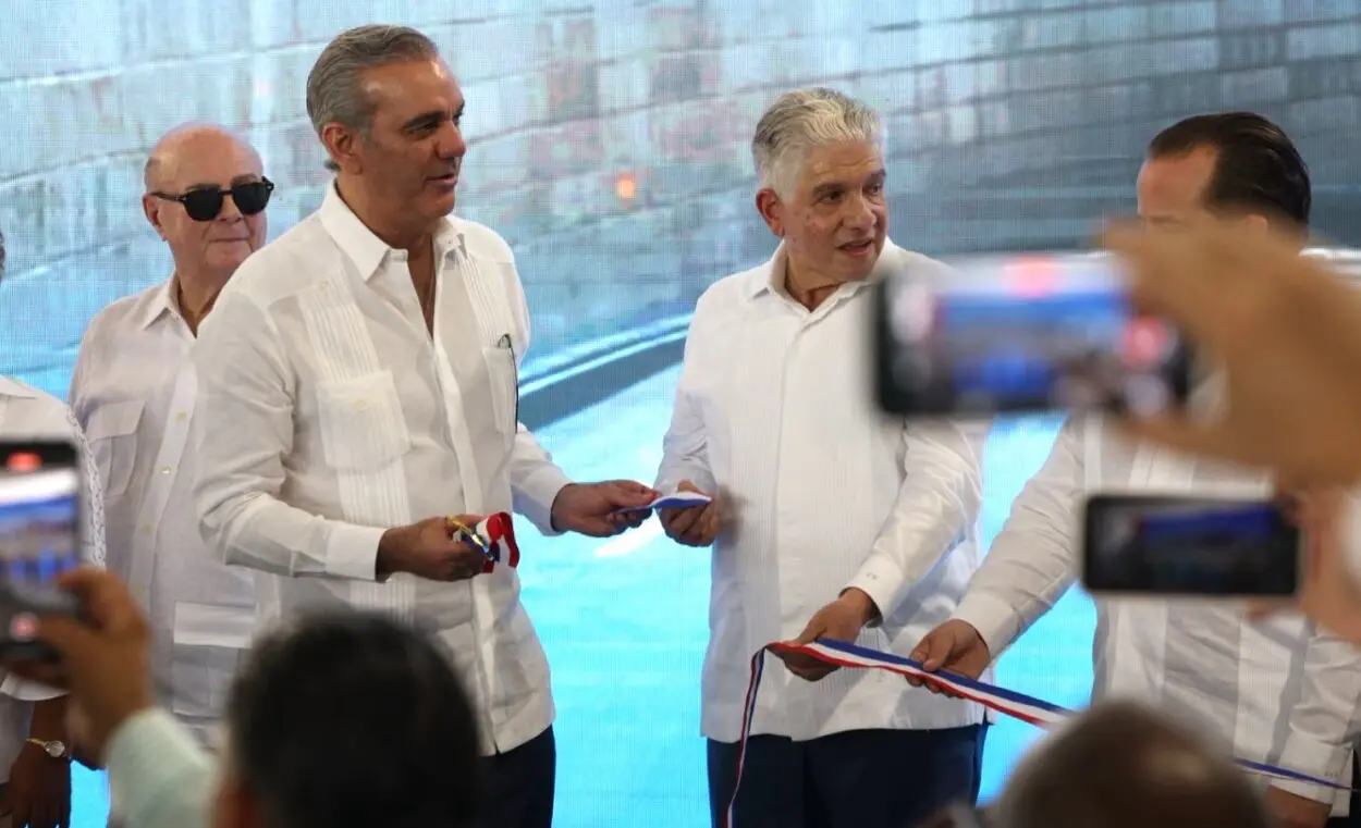 Luis Abinader inaugura paso desnivel Pintura con inversión de RD$2,000 millones