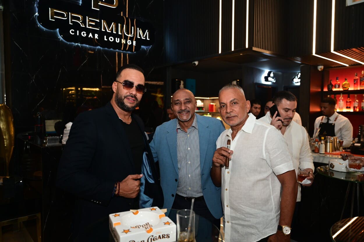 Premium Cigar Lounge para los amantes del cigarro
