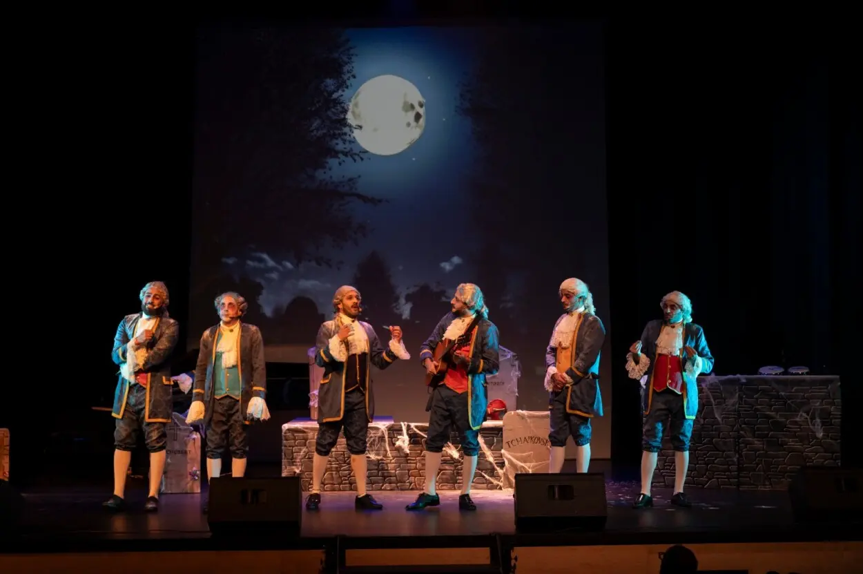 Grupo español La Chirichota presenta su show en Santo Domingo