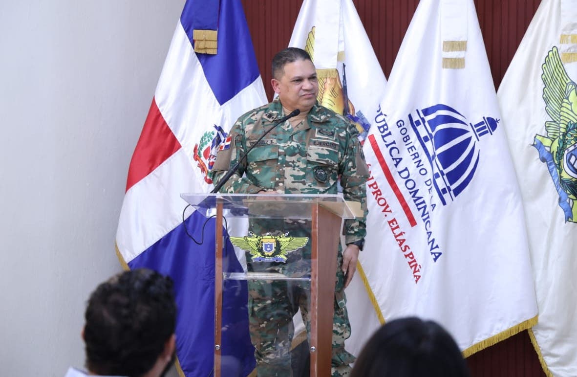 MIDE y UNADE fortalecen la cultura de defensa nacional con jornada educativa en Elías Piña