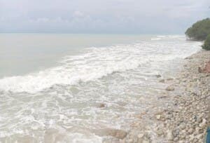 Autoridades activan alerta en Pedernales por fuertes oleajes del mar Caribe asociados al huracán Melissa