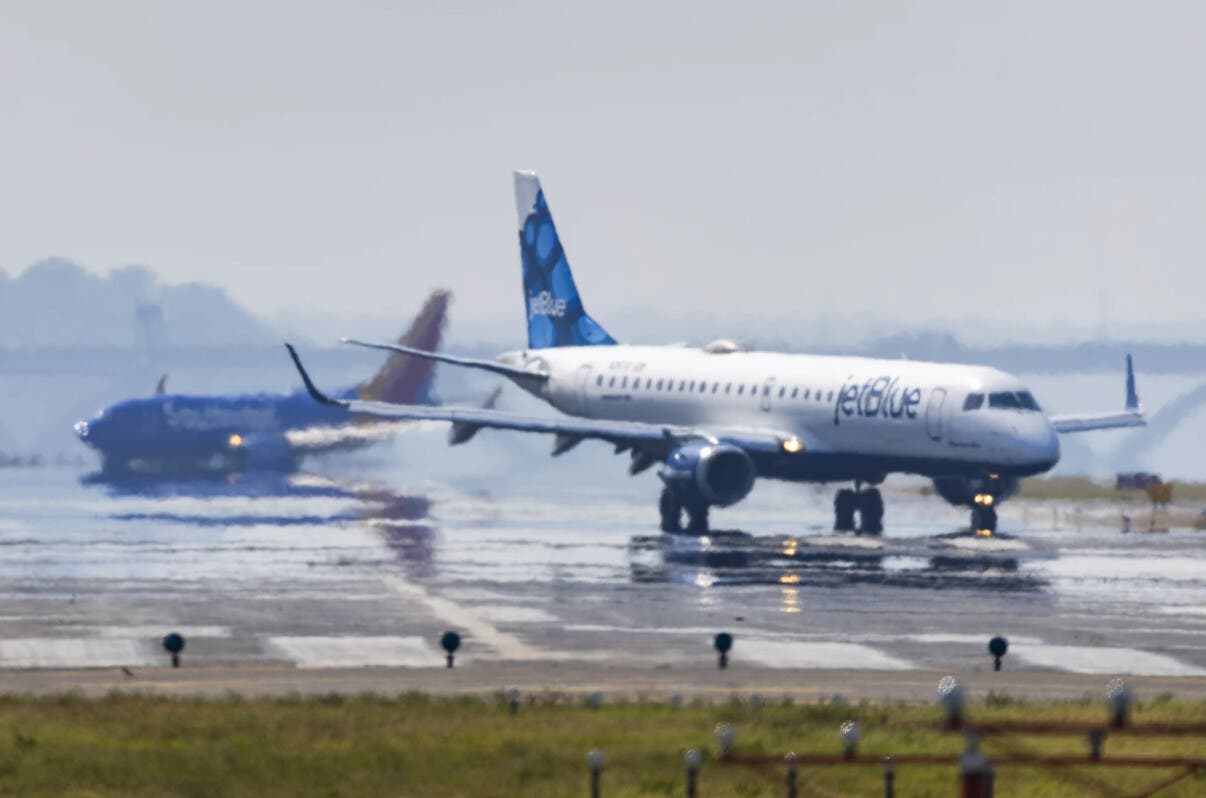Varios pasajeros heridos en aterrizaje de emergencia de JetBlue en Tampa, ¿Cuál fue la causa?