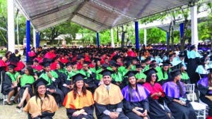 La UASD conmemora su 487 aniversario y gradúa a 3,710 nuevos profesionales La UASD conmemora su 487 aniversario y gradúa a 3,710 nuevos profesionales