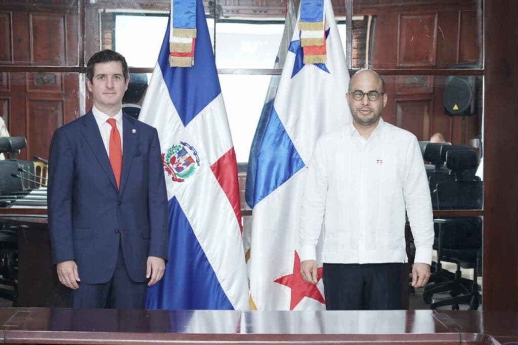 RD y Panamá acuerdan fortalecer cooperación académica y diplomática