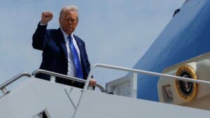 Trump abandona Japón rumbo a Corea del Sur con el foco puesto en temas comerciales