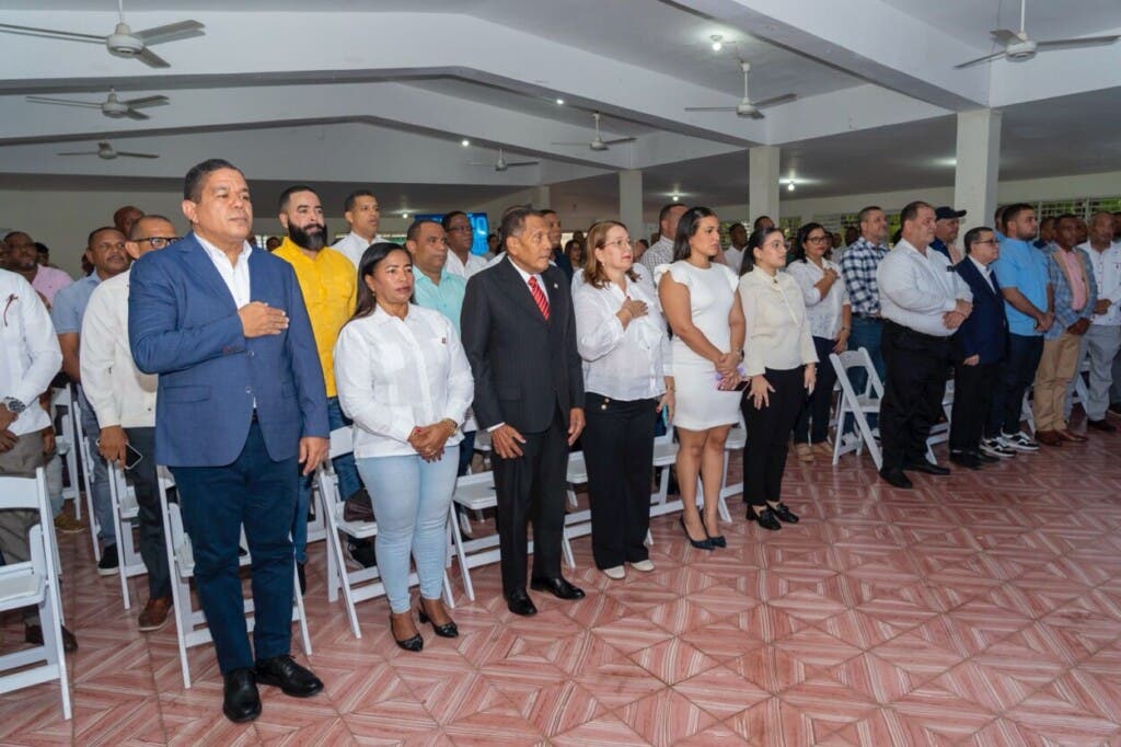 Parte de los asistentes al acto donde el senador Dagoberto Rodríguez Adames presentó logros clave en su rendición de cuentas ante la provincia Independencia