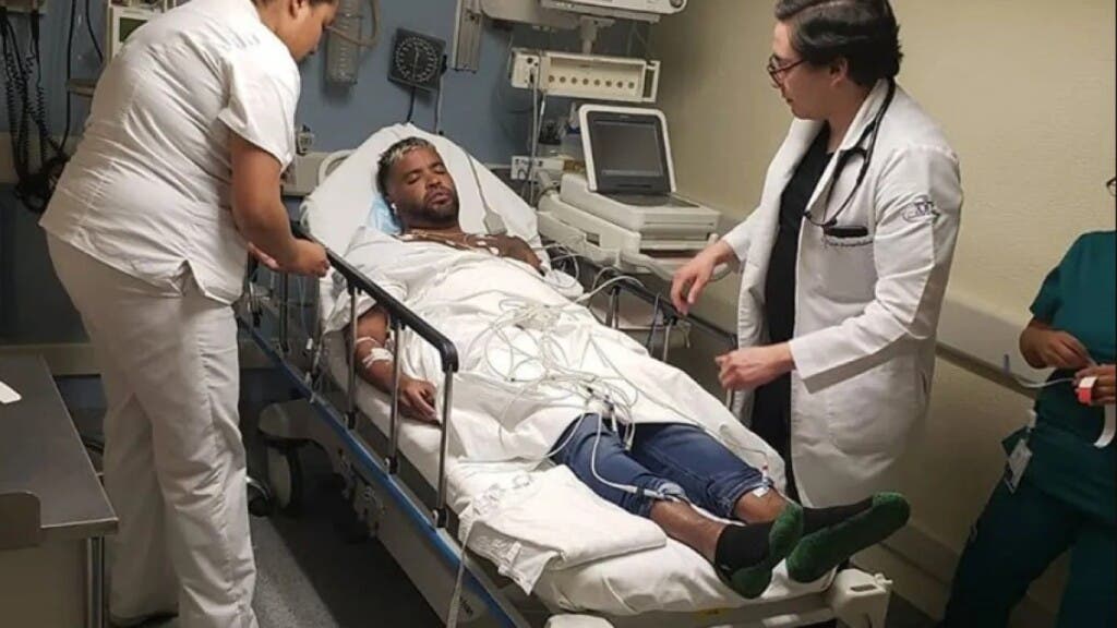 Zion, cuyo nombre real es Félix Ortiz mientras es atendido en el hospital. / Fuente externa.