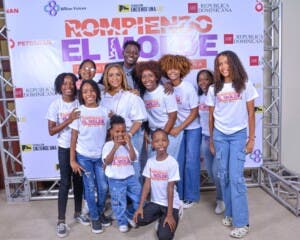Fundación Enciende Una Luz y AHF se unen por las niñas de La Romana