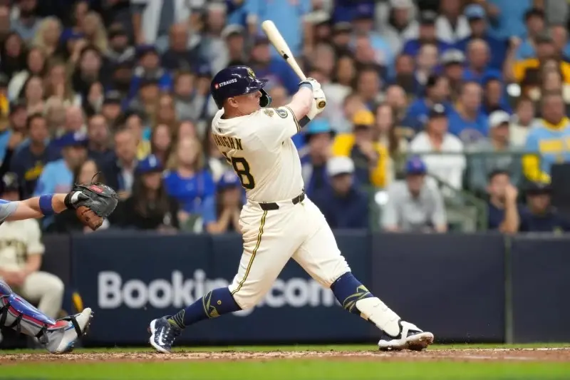 Jonrones de Contreras, Vaughn y Turang llevan a Cerveceros hasta la Serie de Campeonato