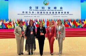Mayra Jiménez participa en cumbre mundial sobre igualdad de género encabezada por Xi Jinping