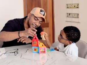 La difícil decisión de Liondy Ozoria sobre la educación de su hijo con autismo