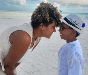 Esposa de Liondy Ozoria busca apoyo para costear maestra acompañante para su hijo con autismo