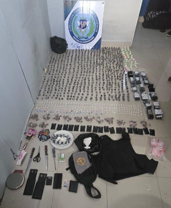 Autoridades decomisan drogas, dinero y chaleco antibalas en vivienda de El Seibo